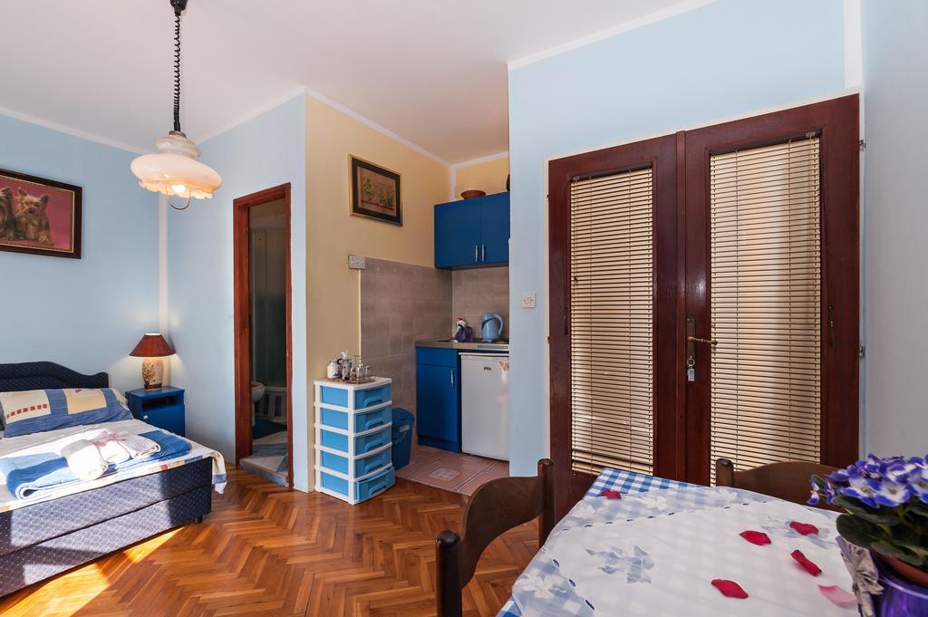 Apartments Vucinovic ティヴァト 部屋 写真